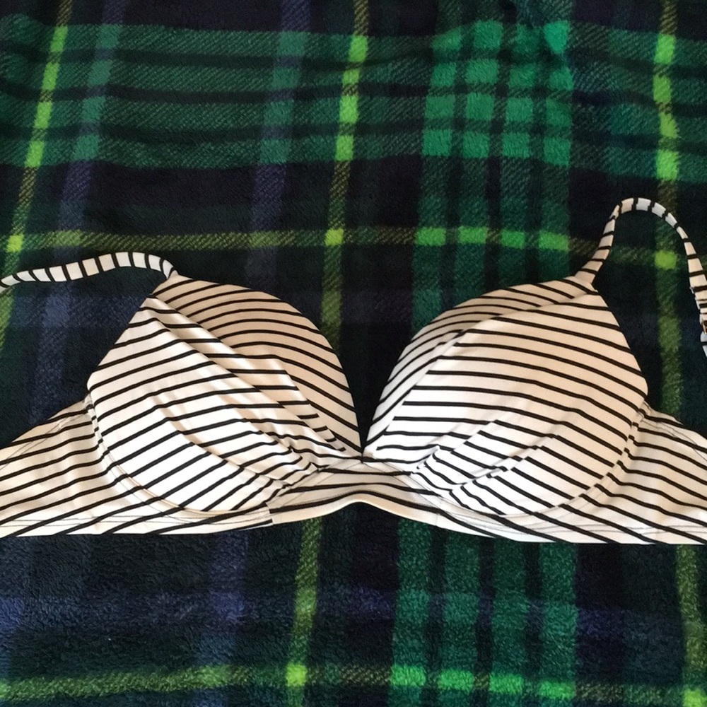 Black and white swim suit top!